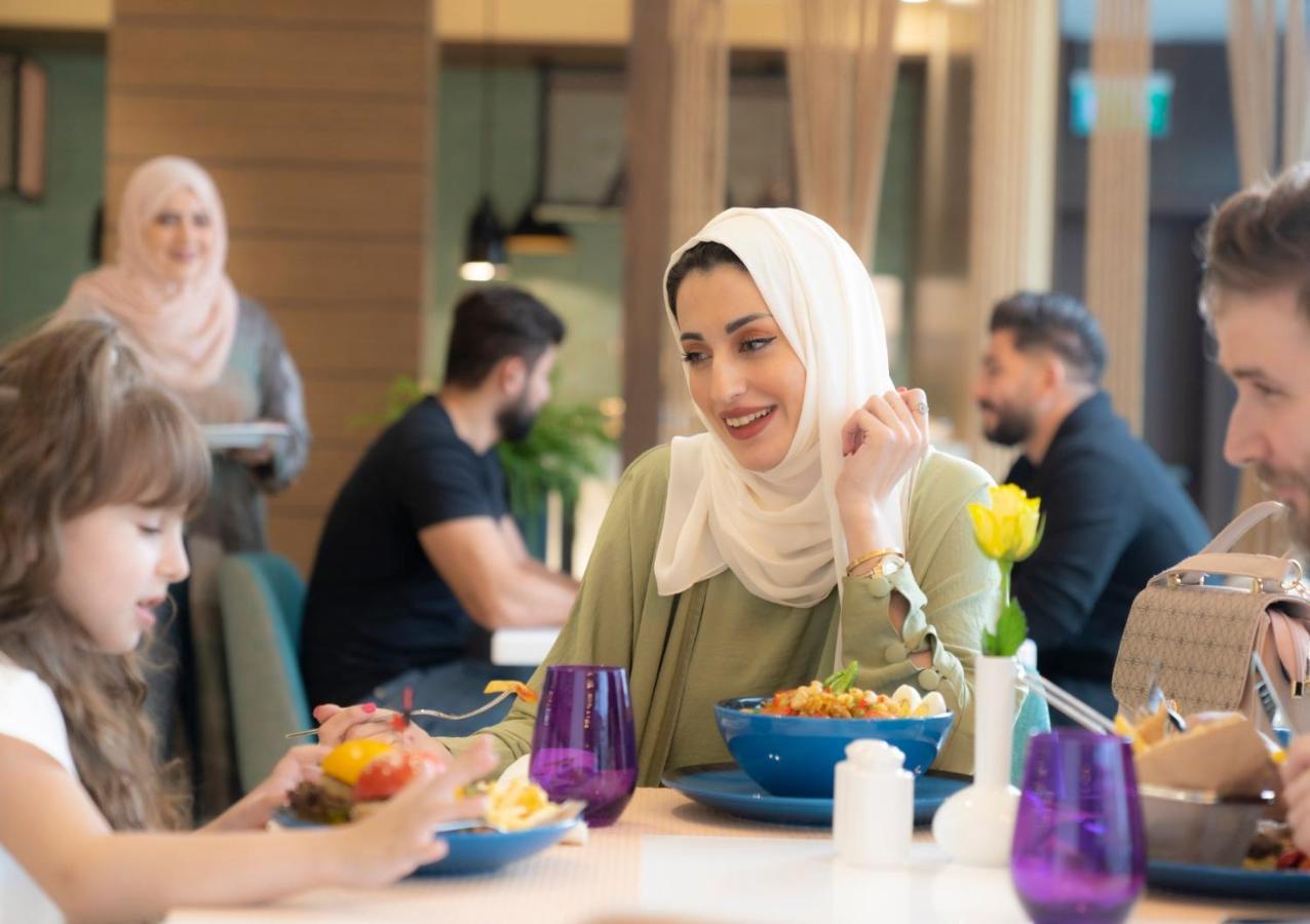 Al Fanatir Holiday Inn & Suites Al Jubail By Ihg מראה חיצוני תמונה
